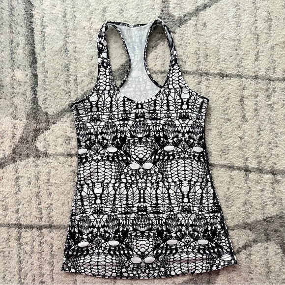 Lace pattern lululemon tank - Picture 1 of 2